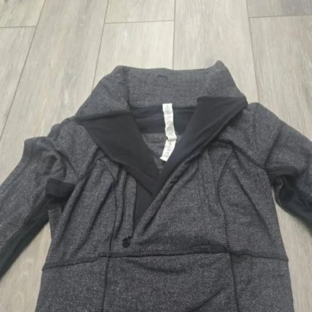 Lululemon Base Runner 1/2 Zip heathered gray black size 2